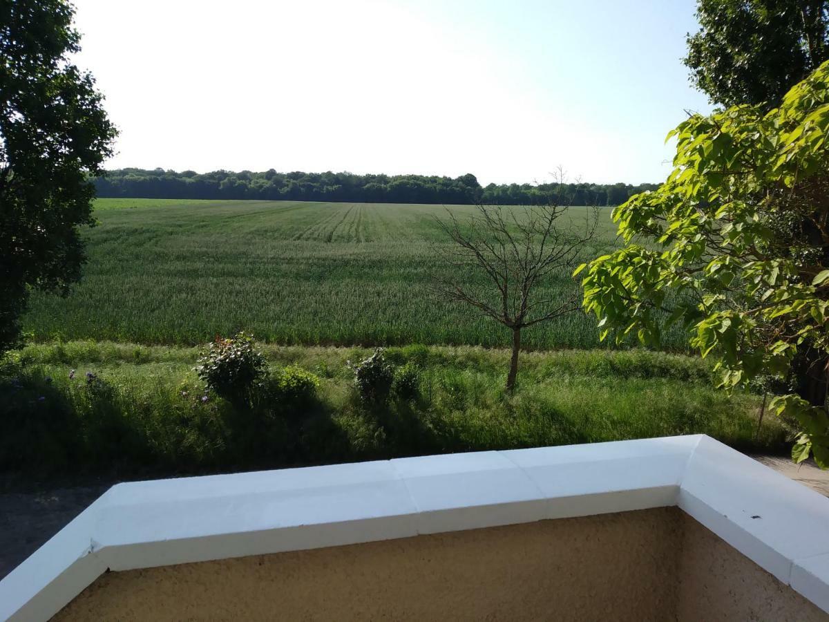 Les Hautes Mougonnieres Neuil Exterior photo